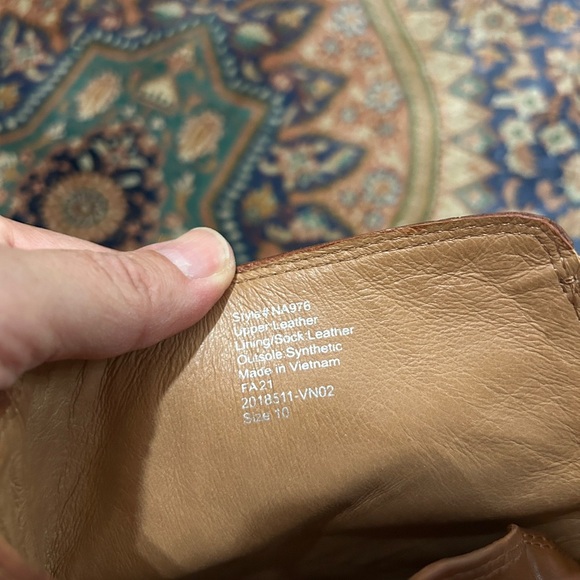 EUC Like NEW Alyce Zip front Lugsole boots, size 10 women. Gorgeous boots. - Picture 5 of 11